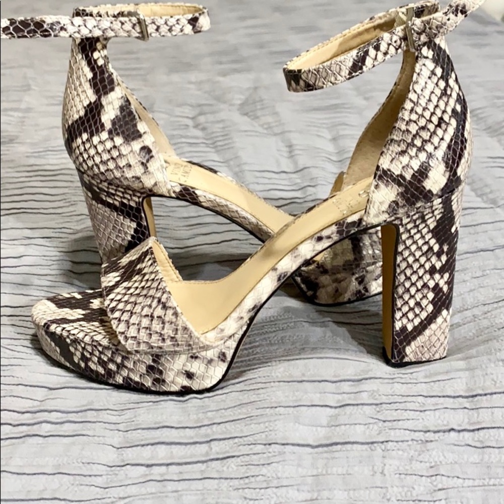 Vince Camuto 7.5 Snakeskin 4 Inch Heel Sandal